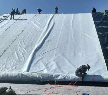 यूवी प्रतिरोध 70 प्रतिशत लंबी फिलामेंट गैर बुना भू-तहस्त्र उच्च शक्ति पृथक्करण के लिए इंजीनियर बेहतर निस्पंदन और स्थायित्व लंबाई विकल्प 50 मीटर से 200 मीटर