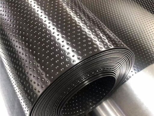 एचडीपीई स्तंभ बिंदु जियोमेम्ब्रेन सीवेज गड्ढे (0.5 मिमी-2.5 मिमी मोटाई) के लिए जल निकासी समारोह और यूवी प्रतिरोध के साथ